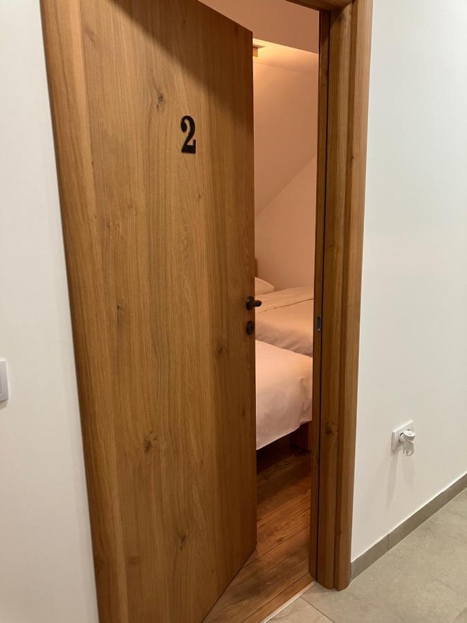 Petlov Salas Rooms โนวีซาด ภายนอก รูปภาพ