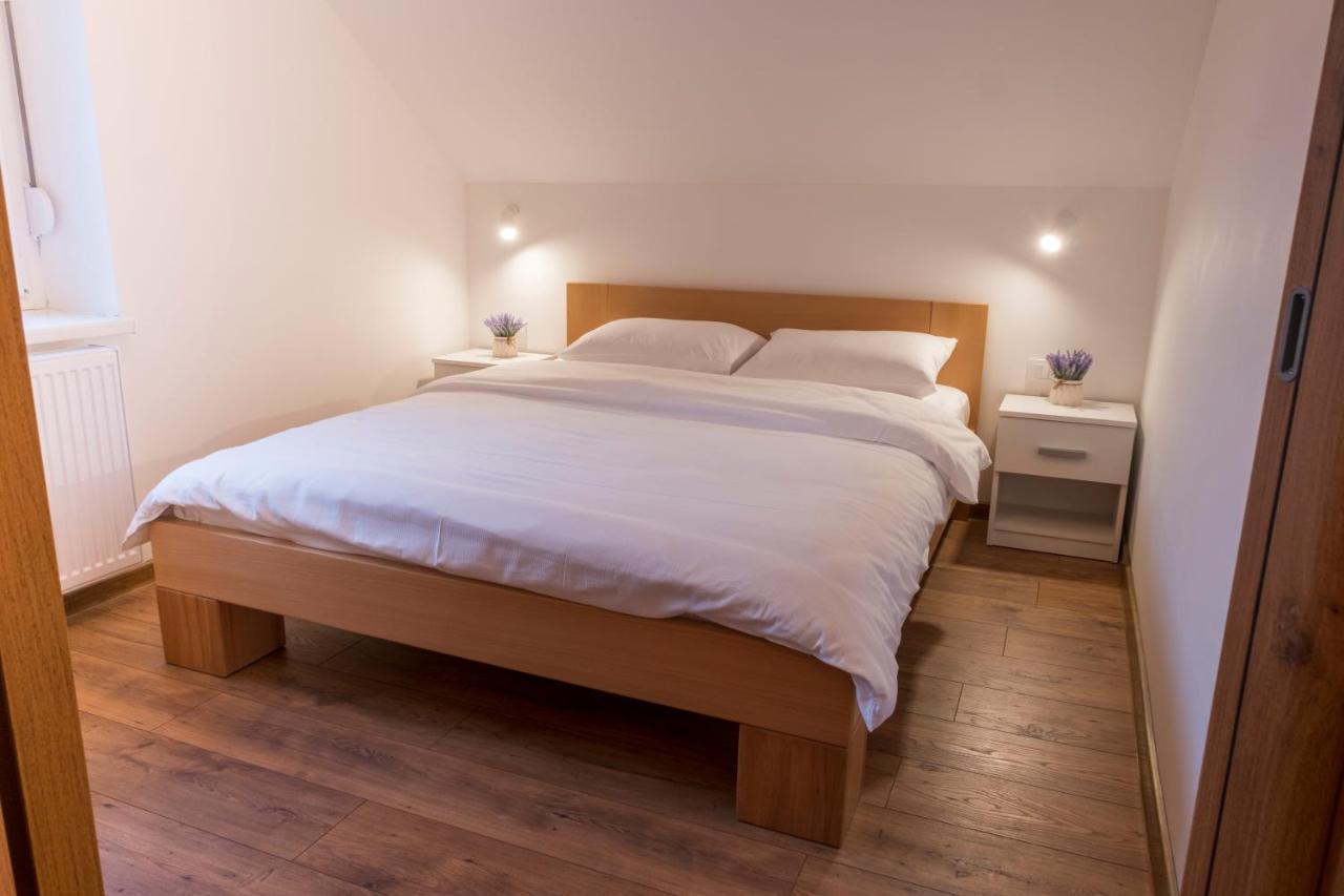 Petlov Salas Rooms โนวีซาด ภายนอก รูปภาพ