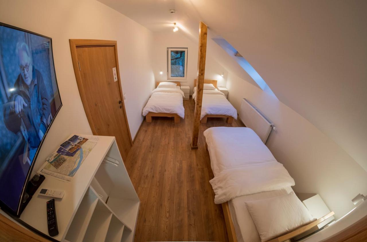 Petlov Salas Rooms โนวีซาด ภายนอก รูปภาพ