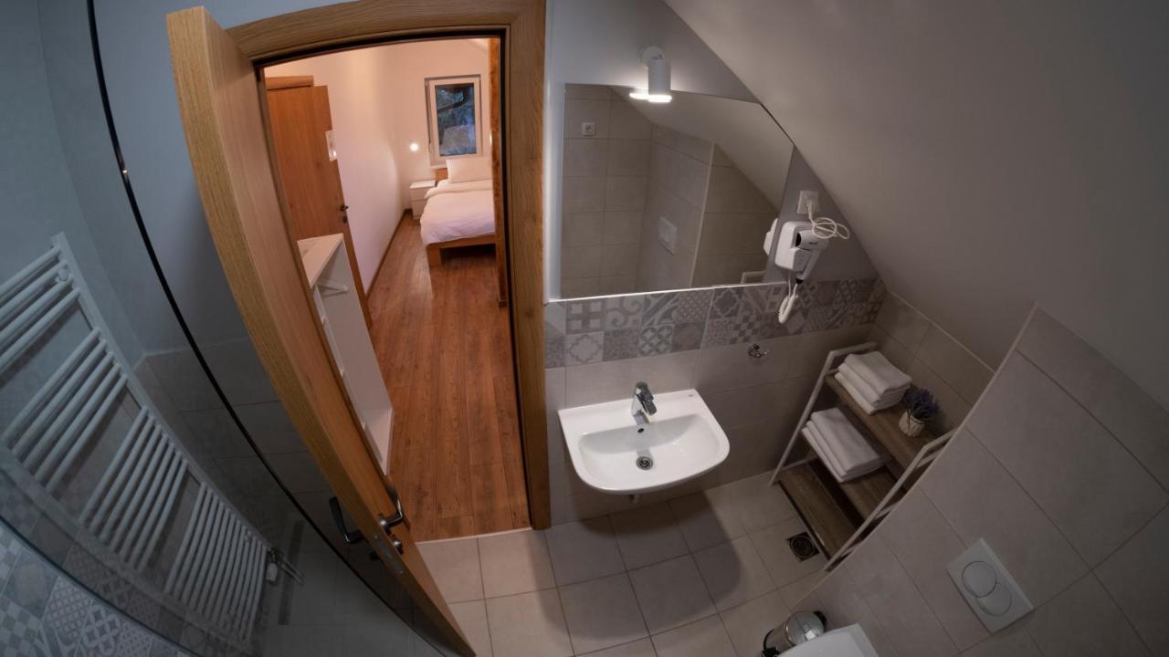Petlov Salas Rooms โนวีซาด ภายนอก รูปภาพ