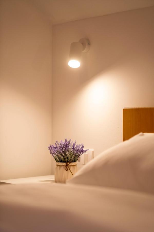 Petlov Salas Rooms โนวีซาด ภายนอก รูปภาพ