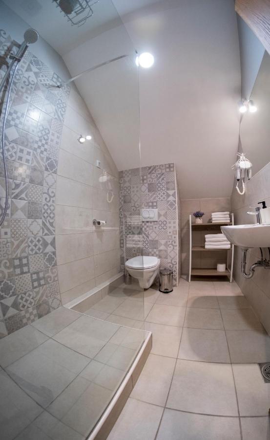 Petlov Salas Rooms โนวีซาด ภายนอก รูปภาพ