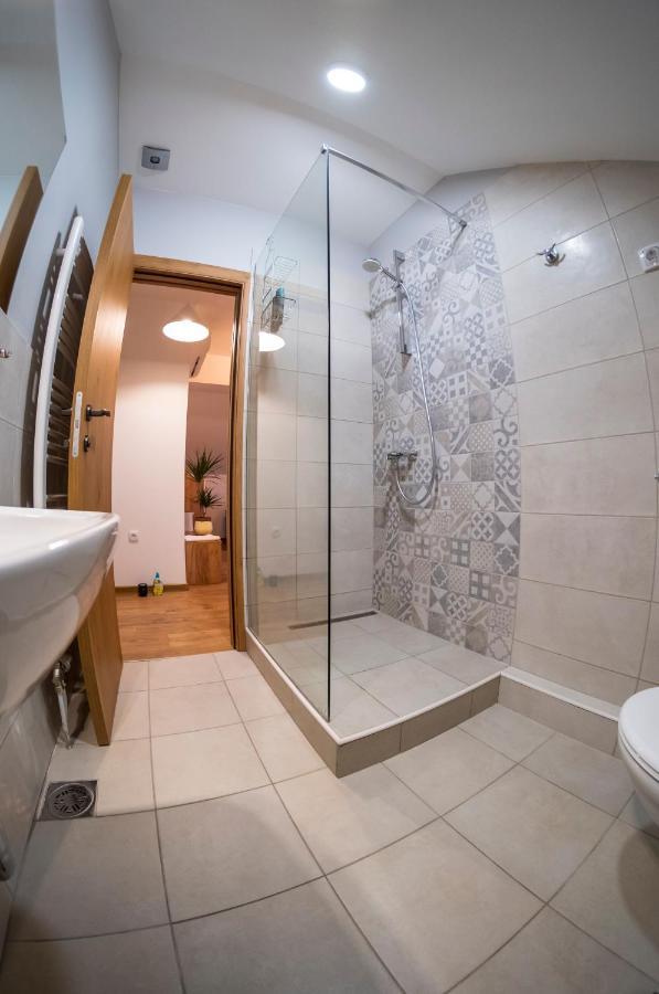 Petlov Salas Rooms โนวีซาด ภายนอก รูปภาพ